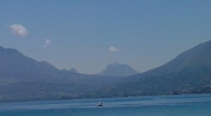 La femme couchee au bord du Lac d'Annecy